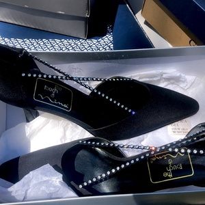 Black dress shoe for women